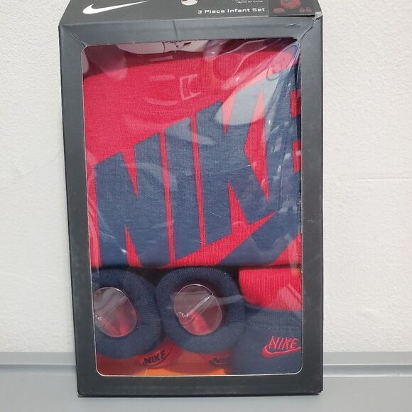 NIB Nike  Baby Gift Set 3 Piece Bodysuit and infant cap,Booties navy blue/red - Picture 1 of 5